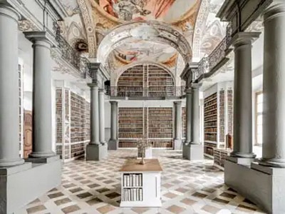 Biblioteca de San Emerano, fundada en el 739 en Ratisbona (Alemania).